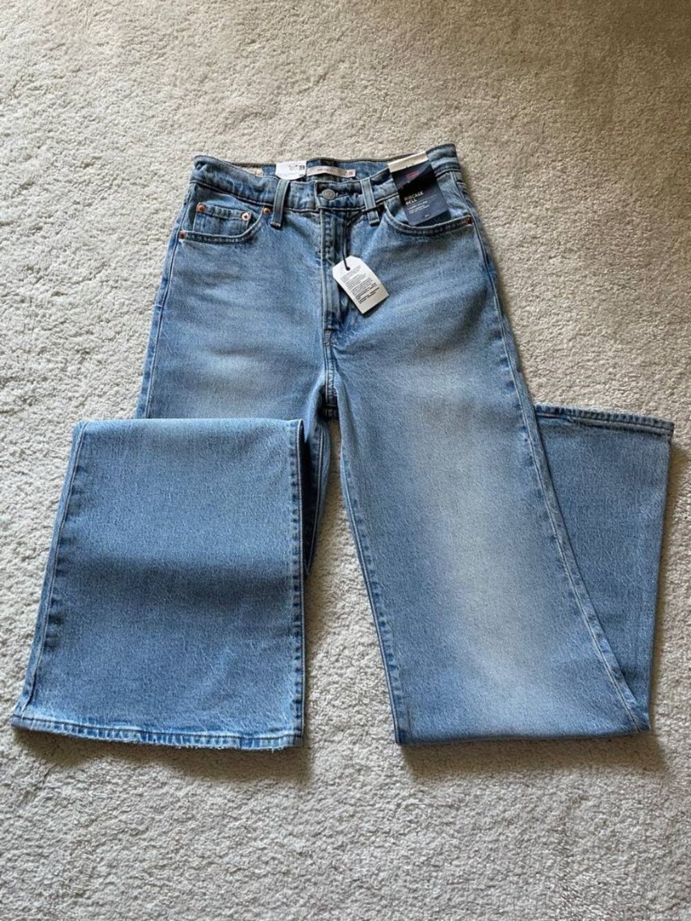 NWT Levi’s Premium Ribcage Bell High Rise Women’s Jeans Size 26/32 - Picture 1 of 13